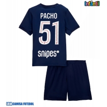 Camisa de Futebol Paris Saint-Germain Willian Pacho #51 Equipamento Principal Infantil 2025-26 Manga Curta (+ Calças curtas)